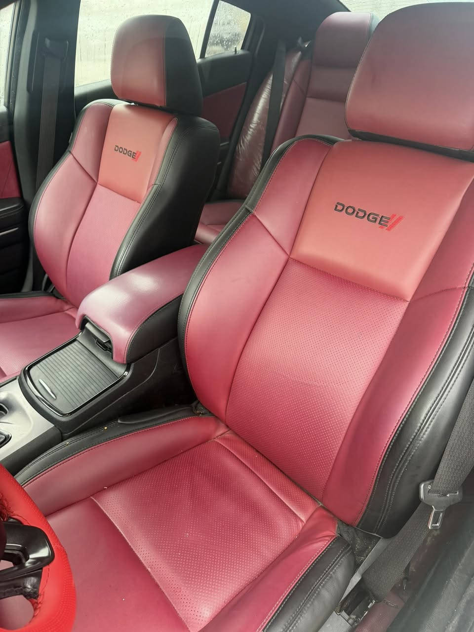 جارجر ٢٠٢٠ أصل  رقم بصرةsxtماشية200 الف كيلو محرك3600 الفحص مرفق بلمنشور السعر١٩٠ وبيها مجال للأستفسار*********** مكان السيارة بصرة ضربتها بجم
