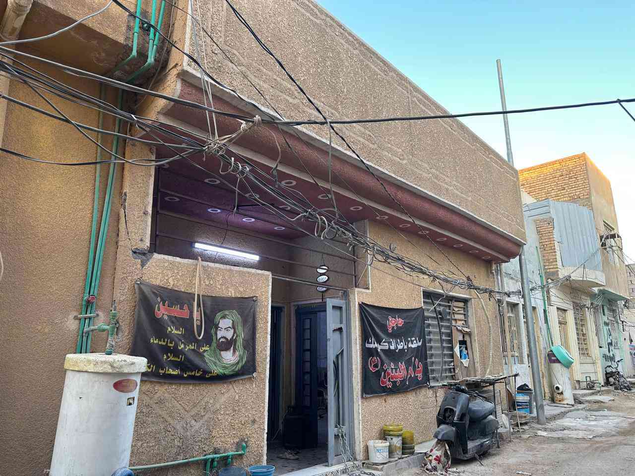 مكلف بالنشر
دار للبيع 100 متر مربع الواجهة 10م والنزال10م 
طابق واحد متكون من 
غرفة 3.5* 4 
واستقبال 4.5*4 
وصالة 3.5*5
ومطبخ 3.5*3 
وصحيات داخلية وخارجية 
البناء طابوق 
والمسافة عن الشارع موضحة بالڤيديو 
السعر 105 وبي مجال قليل 
للإستفسار الاتصال على الرقم ***********
غير متواجد على الفيس
