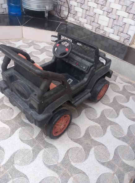 غراض للبيع سياره وثريدي 4x3 السعر ٥٠ وبيهن مجال ***********
