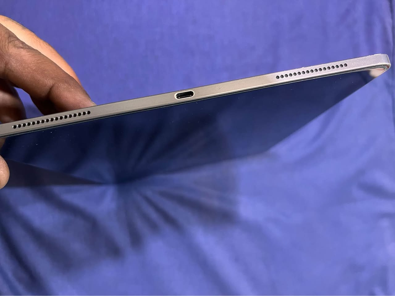 السلام عليكم iPad Pro مقاس 12.9 بوصة (الجيل الرابع) ذاكره 128 بطاريه 82% نضافه 90% ملحقات كامله كارتونه شاحنه السعر 600 وبي مجال مكاني بغداد الزعفرانيه 
***********واتس اب فقط
*********** اتصال بغداد, العراق
