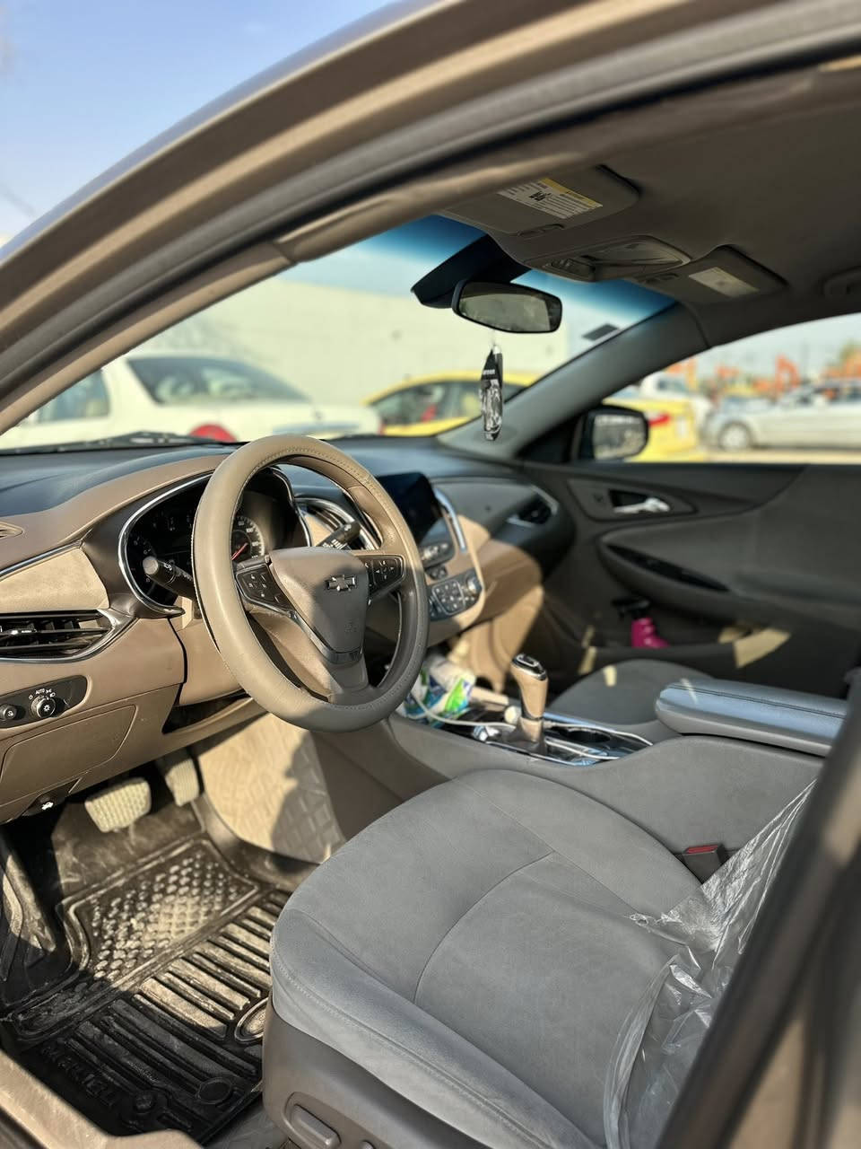 السلام عليكم((للبيع ))
ماليبو 2020 LT وارد أمريكي
رقم بغداد الجديد بأسمي 
ماشية 75 ميل
🔴 بصمه تشغيل بصمه ابواب /تشغيل عن بعد 
🛑محرك 1500 توربو  
🔴 / مانع انزلاق
🛑لدات اماميه نهاري /
🛑كشنات تدفئه + كهرباء 
🛑تبريد مناخين منفصل SYNC
🛑تبريد قطعتين امامي خلفي 
🛑شاشه كبيره تدعم كاربلي/خرائط Gps +اوتو ستوب
🛑كامره خلفيه / 

🛑 كروز مثبت سرعه
🛑لايت زنون عالي 
🛑شاشة ضبط واعطال بل دشبول
🛑منافذ USP/ 12V /Tip
🛑حساس اطارات / 4 دسك/ Abs
🛑ويل حجم 17
حادث موضح بلصور بيها ايرباك دركه وبرده ايرباك دشبول سليم والسياره كلها مرجعه ستتم ….

 محرك مكفول السياره بيها عته بالكير فقط

السعر 100وبيها مجال قليل
للاستفسار الاتصال *********** واتساب موجود

مكان السيارة بغداد حي الامانه
