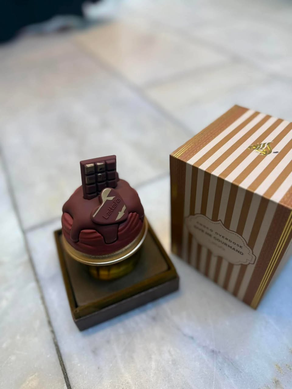 عطر من ماركة لطافة ينتمي هذا العطر للجنسين ويفوح برائحة غنية من الشوكولاتة الداكنة، والكاكاو، والفانيليا، والكراميل (جديد غير مستخدم) 
سعره 40 الف


**إذا كنت صاحب هذا الإعلان وتريد حذفه لأي سبب، رجاءا أرسل رسالة إلى الدعم الفني**