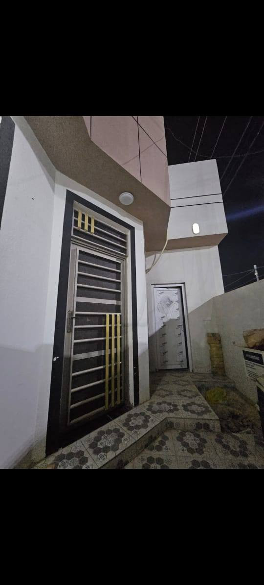 السلام عليكم بيت طابو صرف السعر التطلوعة ٤٠ وبي مجال بسيط كلش  بمجمع الرواد السكني بحي الجامعة في الكوت مساحة ١٠٨ طابقين
واجهه ٧  نزال ١٥ وشوي  غرفتين ٣ حمامات  مطبخ واستقبال وهول داخلي علما الغرفة الثانية سويت
سطحين مطلوب ١٠٠ للمصرف العقاري ***********
