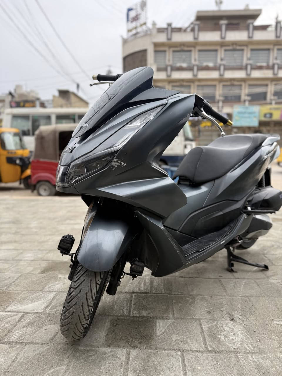 pcx جيل الرابع للبيع 
كفاله عامه صار شهرين نازله من الرمبه 
مكاني الامين الثانيه شارع النواب 
***********
سعر اب 15$
