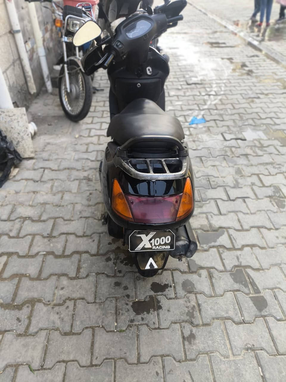 سبيسي ياباني شغاله سلف هندر مابيه كل نقص مفتوحه مبدله بيه بستم اول مره تنفتح كفرات اصلي ابو ختم كابريتر اصلي طوافه كيلو متر كله شغال قفل جنطه ستيرن اكسل مكفول ما مفتوح ب600 وبيه مجال ***********
