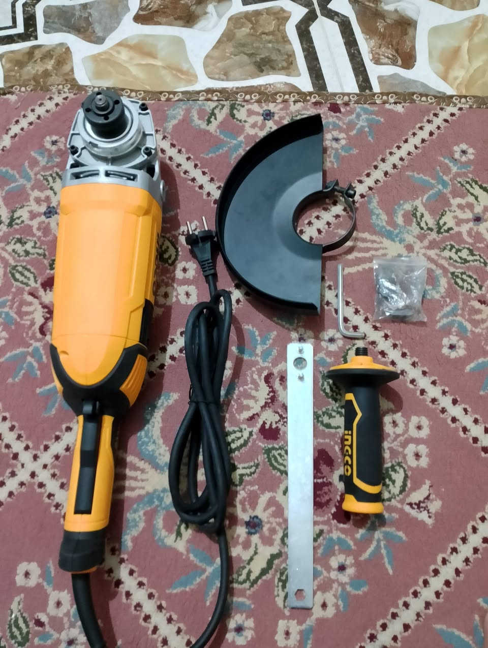 كوسره حجم كبير من شركه انجيكو جديد غير مستخدم مع كامل ملحقاتها درع ويده ومفتاح وفحمات إضافية 3000واط 230م للبيع السعر 115 قفل  والجديد 125  والتوصيل مجااااااااني موبايل ***********

