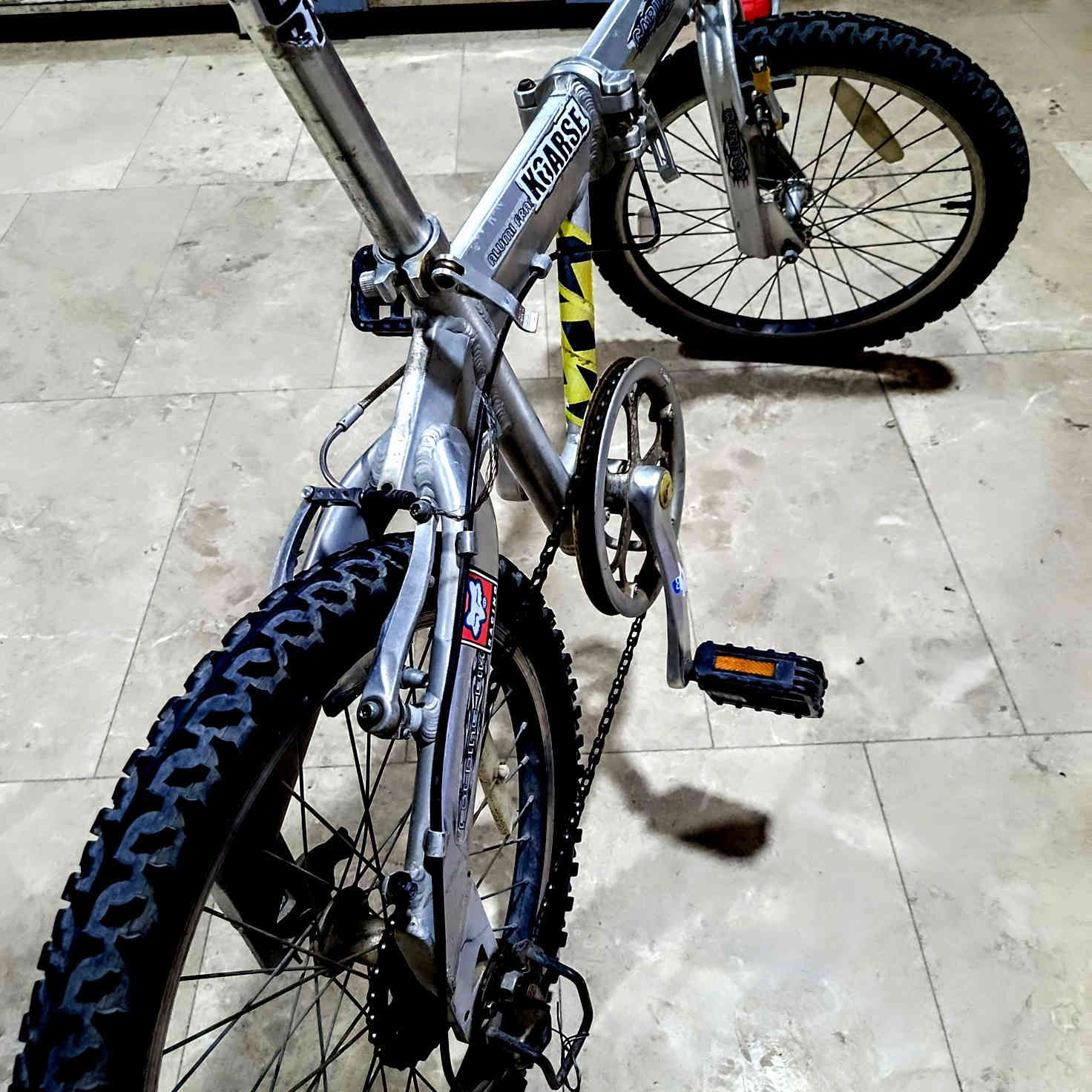 للبيع بايسكل ياباني اصلي يطبك حجم 20 معدن فافون خفيف جدا وقوي قطعة وحده مابي ضرر السعر 60 الف مكاني بغداد العامرية
