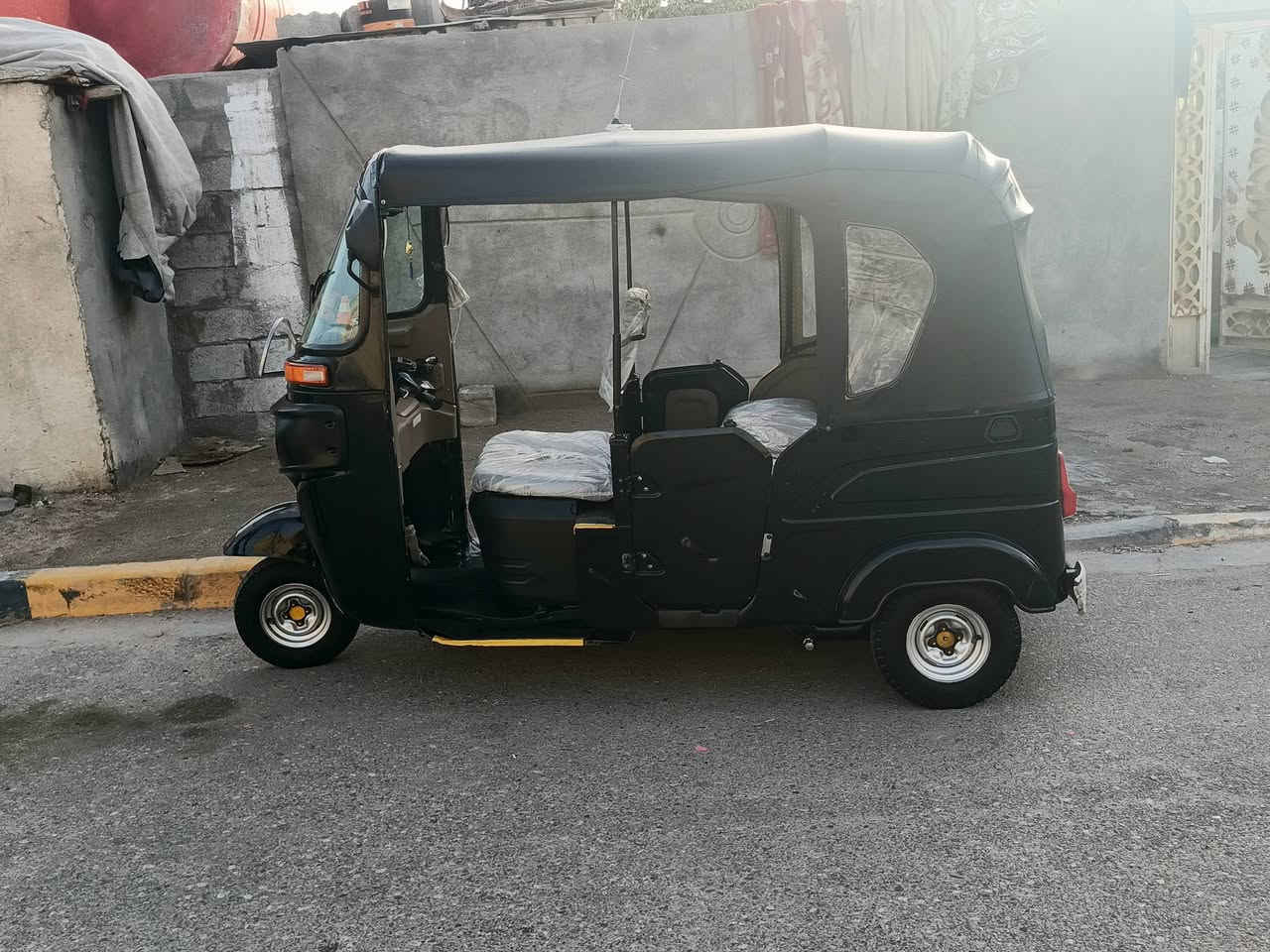 سلام عليكم تكتك باجات البيع بيها شبر بصفحه ومعمره دوس ولباقي كفاله كشر ومكينه المكان البصرة القبله خاص مامتواجد ***********
