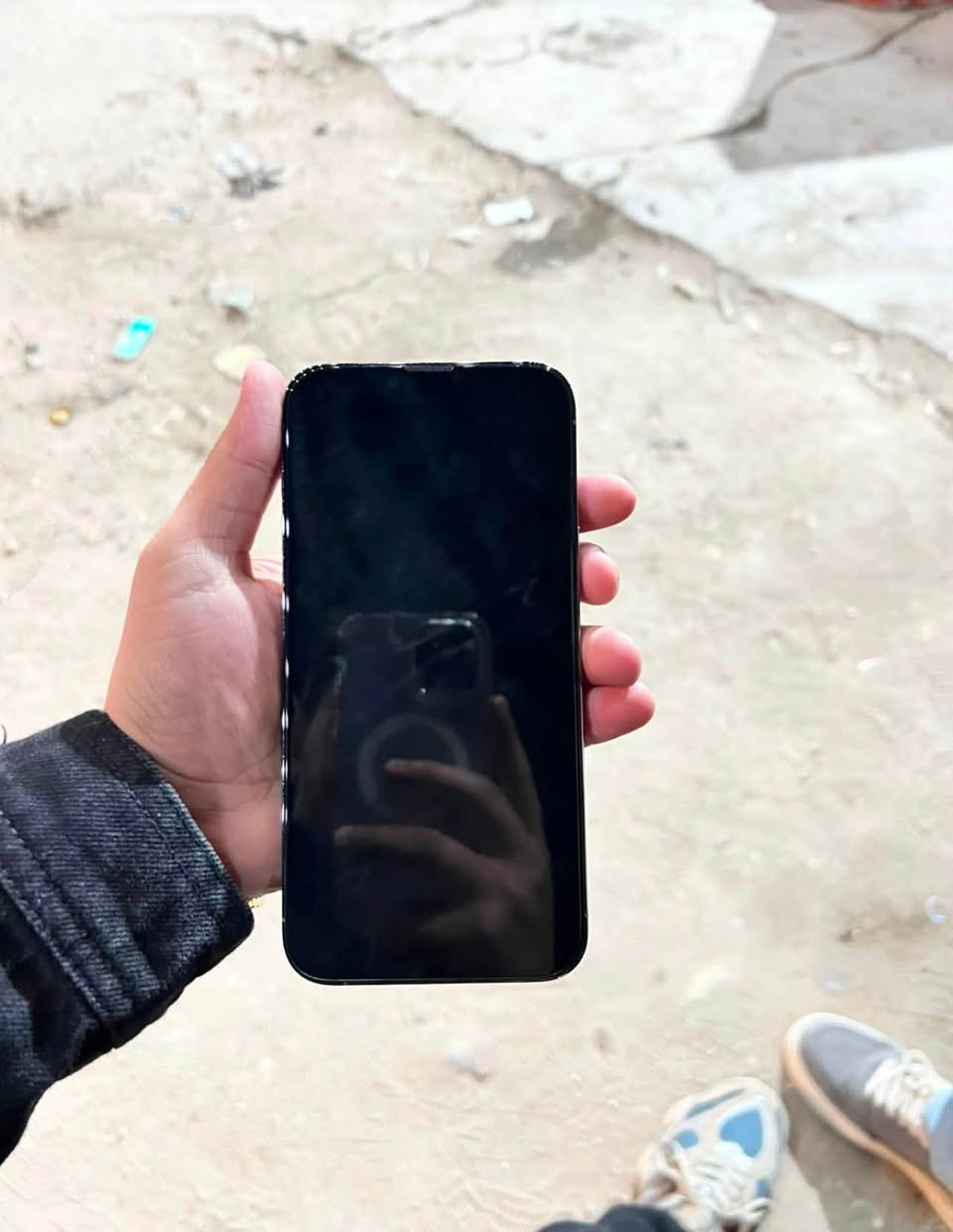 13 برو ماكس لون بحري ياباني جهاز مكفول من لجلخ بطاريه 82مامعلايه ولا ملعوب بي تك ذاكره 256
مبدل قطعه ماستر اصليه 
السعر 650 وبي مجال بسيط 
*********** واتساب
