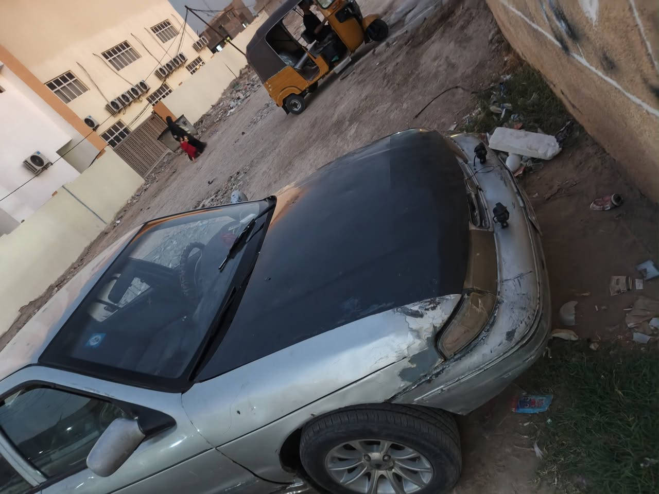 كيه سي فيى ١٩٩٣ بسمي مال فقير خير من الله
اني من اهل المحمودية وداوم ب بغداد  مايوم وكفتني 
كل الكهرباء شغاله تبريد بوري طاك يعني بس فإن الكيوجه شغاله
بس البانزين محتاج طوافه  للعلم رقم ديالى السعر20$ بيه مجال
***********
