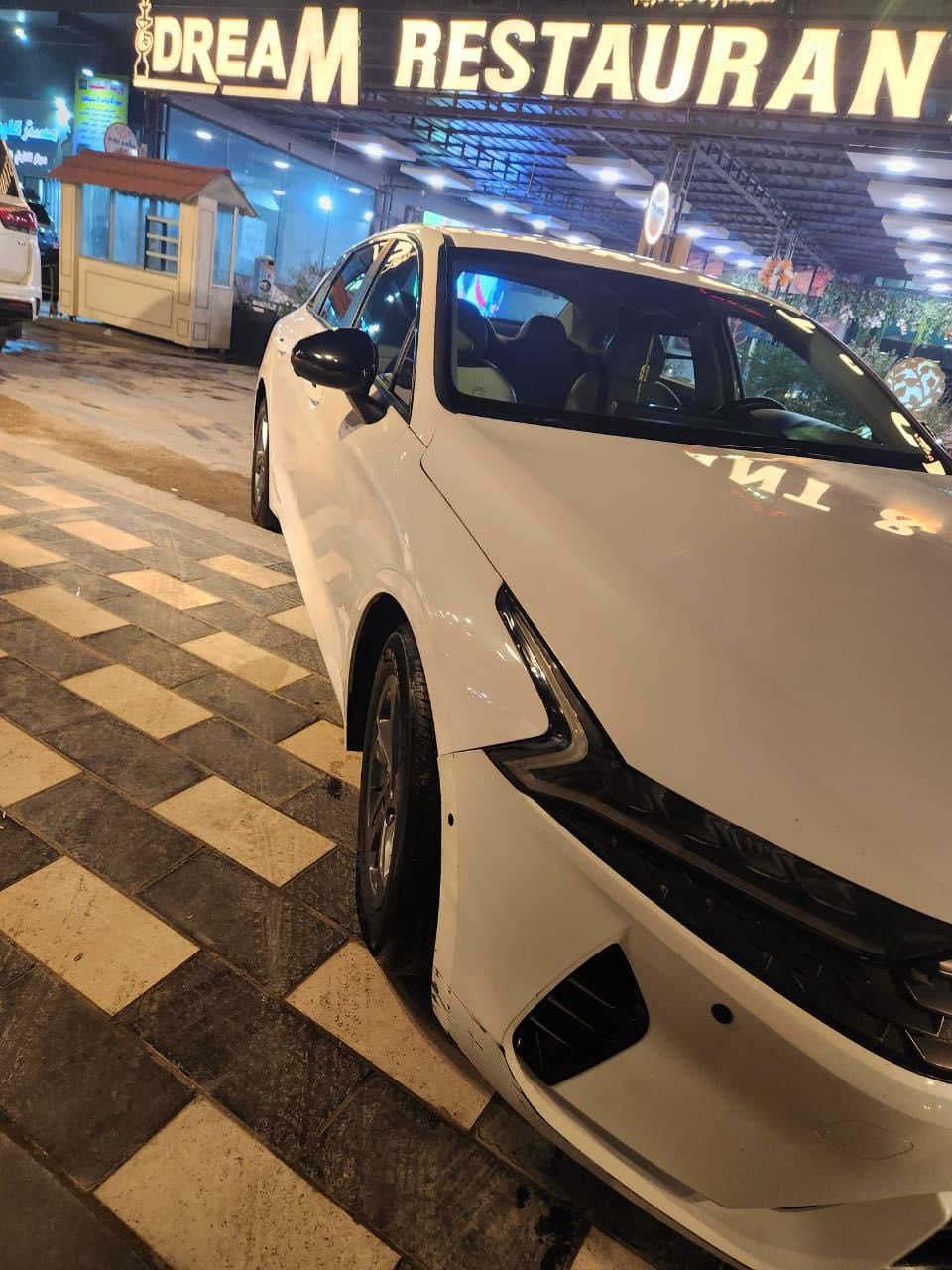 سلام عليكم كي فايف موديل ٢٠٢٢ ماشيه 80k حادثهه كما  موضح بل صوره سياره جاهزه من كلشي نضيفه انضف من الصوره معوقين بعدلهه سنتين اصير حره السعر 143$  للاستفسار اكثر ***********
