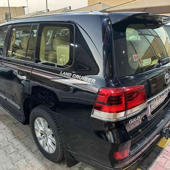 سلام عليكم تحيه طيبه 
تويوتا لاندكروز 2016 ساز
موصفات 
بصمه 
فتحه 
تحكمات ستيرن
شاشه جبيره
كامرات محيطيه عدد4
حساسات امامي خلفي 
زرام لايت
لايت نزنون
اشاره بل مرايه
عدد الركاب7
كراسي كهرباء
وباقي موصفات لاندكروز معروفه تجي فول الفول
سياره كفاله عامه 
ماشيه 150الف 
السعر 480$ورقه وبيه مجال قليل سياره جديده معنه كلمه
مكان كربلاء معرض السراج المنير

***********
***********
***********
