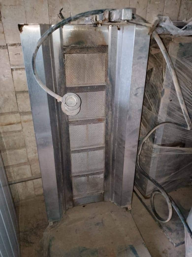 السلام عليكم  شوايات كص للبيع بعده جدد  🙂 3كبار وحده صغيره  
استفسار  تصل ع رقم ***********
