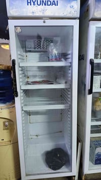 عارضة • ثلاجة