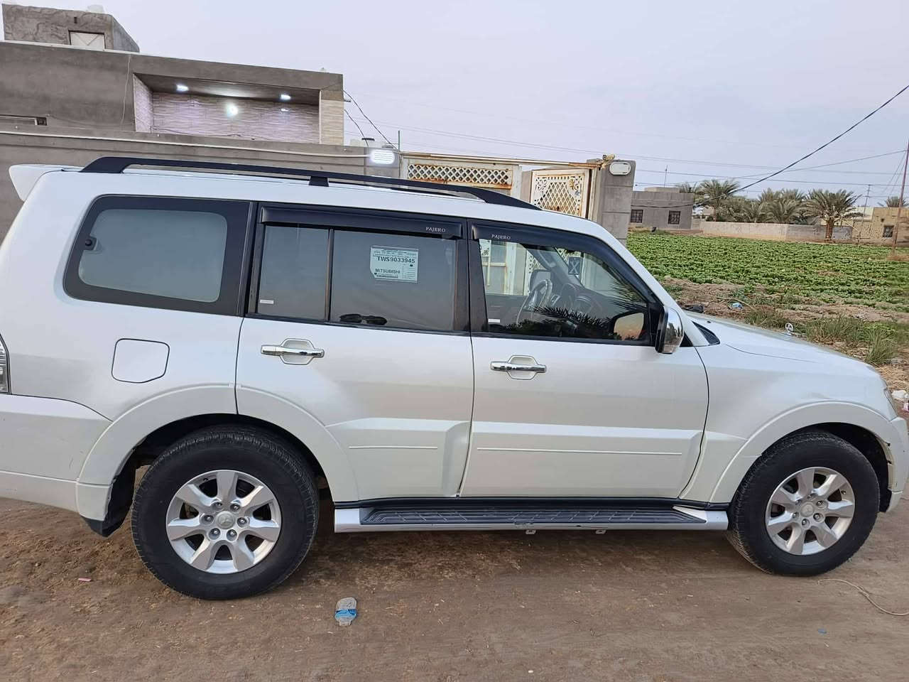 السلام عليكم
مراوس فقط اريد جاجر. ***********
باجيرو حبتور 2014 والمواصفات معروفه سياره نظيفه بيها شخط فقط في الجاملغ الأيمن صغير
