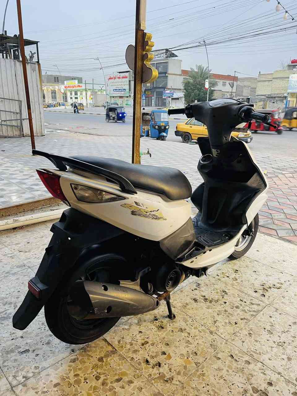 سعرها 650 وبيها مجال 
ماكس مضلع 2009 شلعة ومعدل 
مكينة ما مفتوحة على البلاد وشرط الفحص وين ما يعجبك تفحص افحص وخرسة الدراجة 
وكلها مختمة منطول الطول 
كله شغاله اي نقص ما بيها 
سلف كهربائيات منطول الطول كلهن شغالات 
دراجة حلوه ونضيفة وكاملة مكملة 
العنوان/بغداد / البلديات مجاور جامع سيد صلاح 
اتصل : ***********
