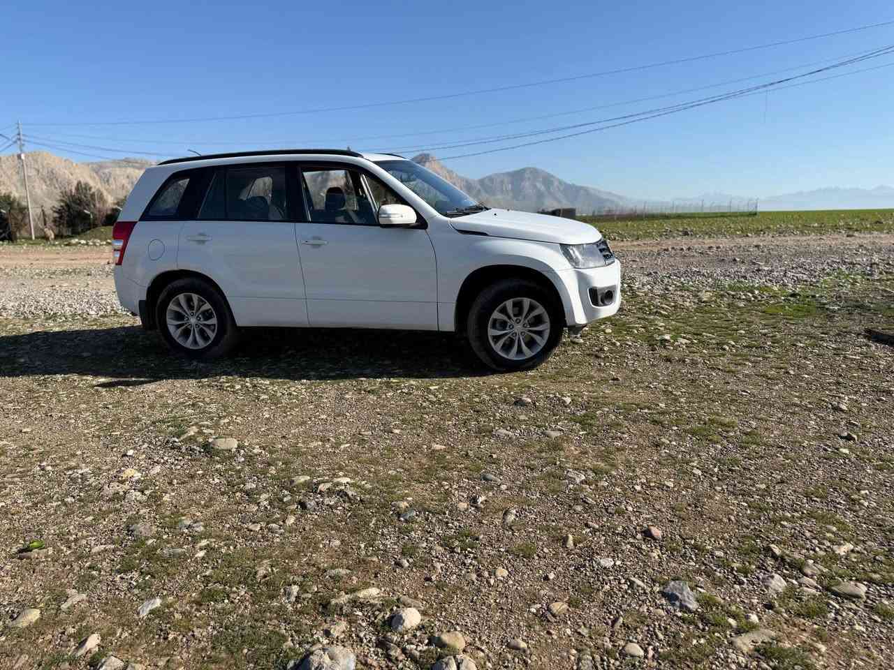 Suzuki Grand Vitara بۆ فرۆشتن
مەکینە 2.4 چوار پستن 
مۆدێل 2014
بەسمەیە دوو کۆنتڕۆڵی بیلادی لەگەڵە
سپێرو جەگی بیلادە
دەبڵ ئەکسل وگێڕ ئۆتۆماتیک 
بێ سبوغ بێ لێدراو
سەیارەیەکە یابانی یە خلیجی یە  زۆر خاوینە بێ موشکیلەیە 
سعری90گەڵاو مجال 
شوێن ڕانیە
رقم مۆبایل     
*********** 
*********** شربازهير, السليمانية
