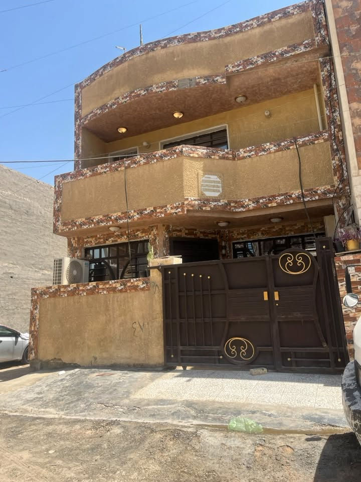 بيت للبيع المساحة 100 متر  
واجهة 7 الى ربع  
نزال 15 متر  
طابقين 
طابق الارضي
   أستقبال :مطبخ :هول :- غرفة نوم :- خدمات 

طابق الاول 
غرفتين نوم كبار  : هول : خدمات  
 
والسطح شتايكر 

رقم القطعة 4845
الموقع  كويريش حي السلام مربع 4000  قريب على شارع العام 
السعر 130 
للتواصل مع صاحب الدار ومعرفة السعر وتفاصيل 
اسيا *********** يحتوي على وتساب 
اثير ‭***********‬
