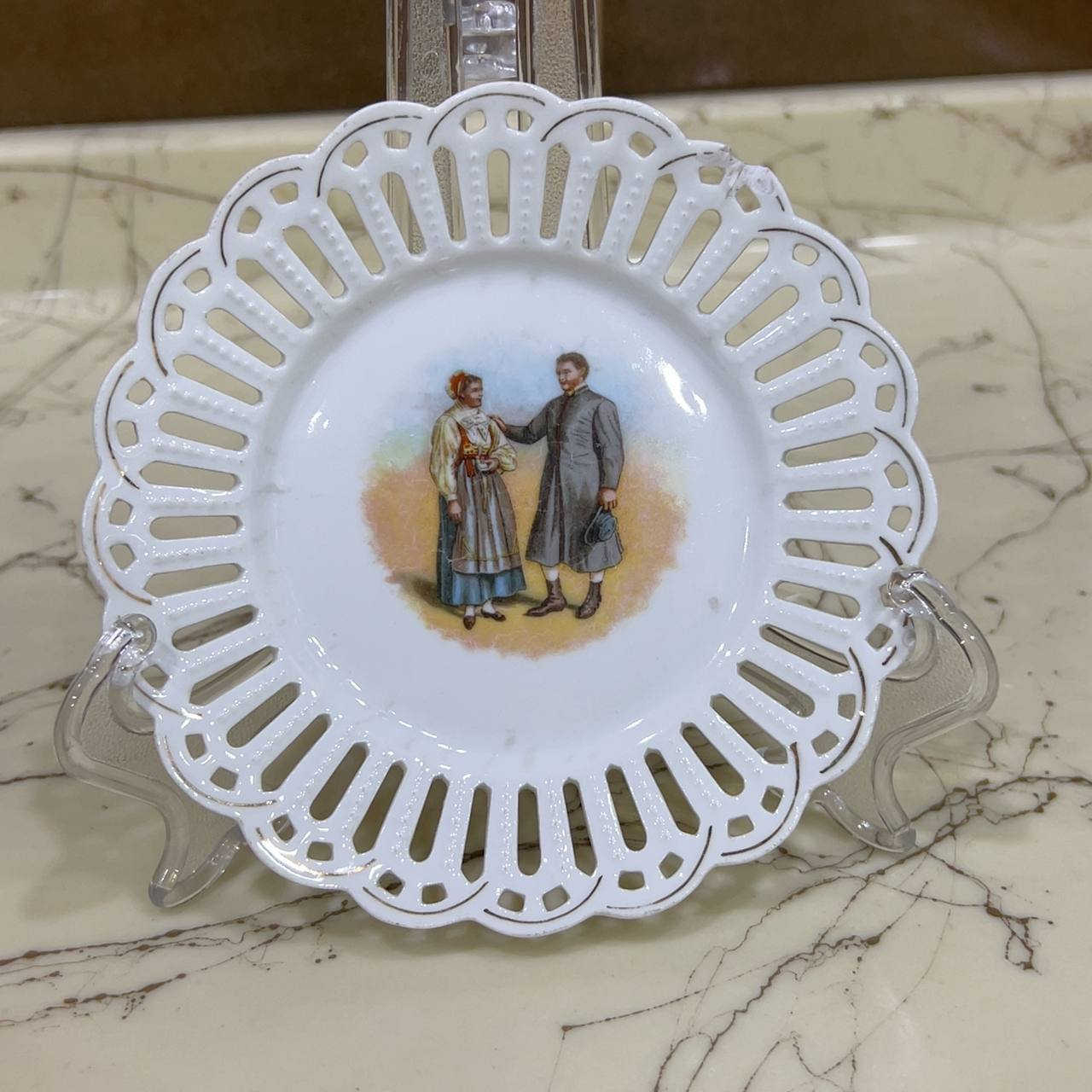 مجموعة متنوعة من الأطباق اغلبها مختومه


**إذا كنت صاحب هذا الإعلان وتريد حذفه لأي سبب، رجاءا أرسل رسالة إلى الدعم الفني**