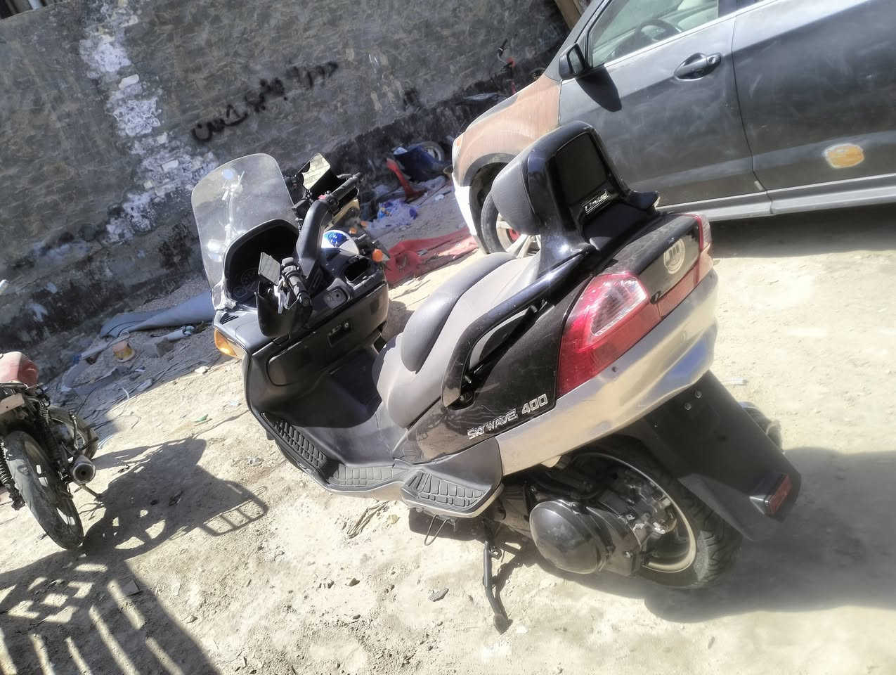 سلام عليكم سكاي ويف محرك 400الدراجه فول محرك شلعه ومعدل كهربائيات شغاله لايت هورن اشاير دبل اشاره كفراته نضيفه تخم تاير جدد الدراجه تاخذه متصرف عليه ربع السعر (800)وبيه مجال مكان الدراجه كربلاء الحر الصغير ***********
