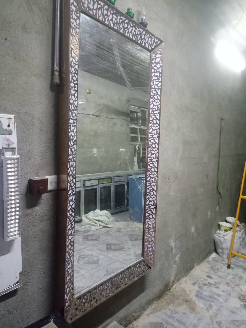 مرايه طول مترتين وعرض متر لبيع عنوان بغداد ***********
