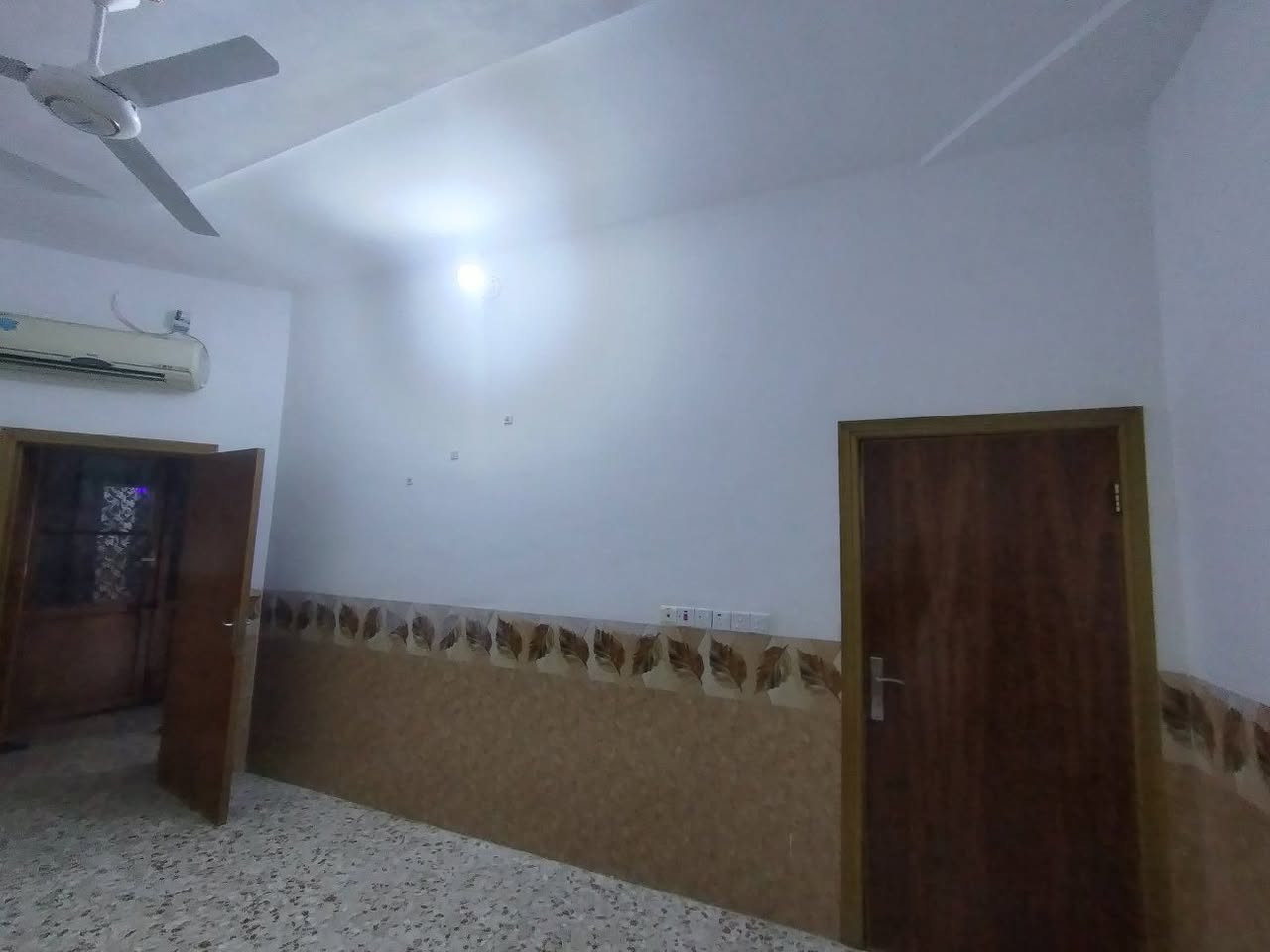 سلام عليكم ورحمة اني من كربلاء خلفه صبغ انسب السعار وشغل ٩٠ بل ١٠٠ نضيف معه هديه لبو بيت حاب يتصل ع رقم ***********
