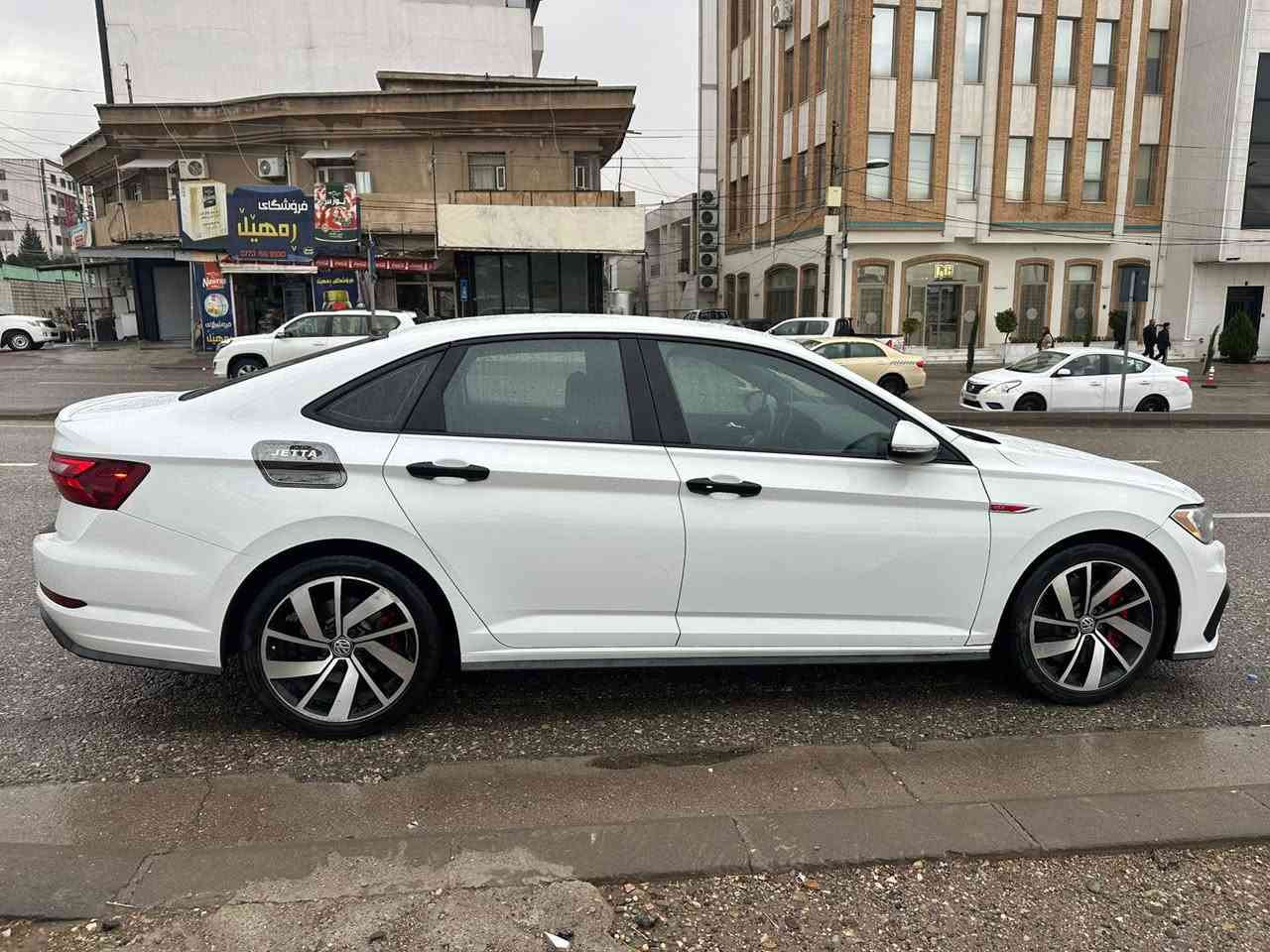 جيتتا GLI موديل ٢٠٢١ مواصفات S
 بدون صبخ رادار جوانب رادار امام مقعد 
هيتر گير و مكينة ضمان  .٧٤٠٠٠ ميل ماشي 
محرك كير واير بشرط  
سيارة حيل نظيفة كلشي عل بلاد جديد 
سنوية هزة كلشي جديد مدفوع لـ
باسمي السنوية بشرط تحويل وغرامـة
سيارة مابيـها دينار مصرف كامل من كل نواحي

رقم رصيد ***********
رقم واسباب ***********
