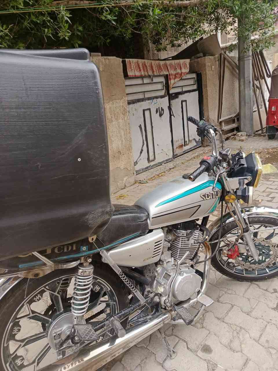 دراجة ايراني 5 كير للبيع موديل 24 الدراجة نظيفة حيل نكره سلف كلشي كهربائيات تشتغل مناقصها اي شي الصندوك مو وياها بس الدراجة والصينية مال زنجيل هم موجود مكاني الحرية رقمي *********** رايدها ب500 بيها مجال بسيط والي مو شراي رجاً لايتعبني واتعبه
