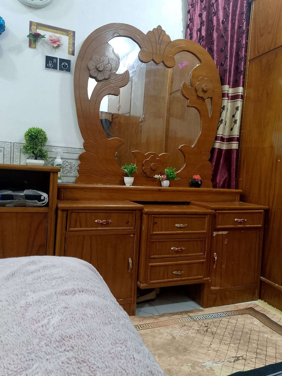 غرفة نوم صاج عراقي تسكام 7قطع النضافة مثل ماواضح بصور سعرها ٥٠٠الف العنوان كربلاء التواصل ع الرقم ***********
