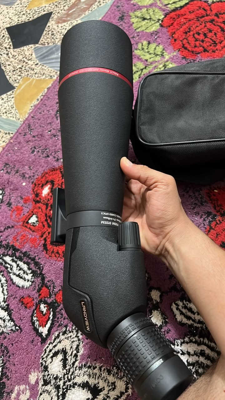 متوفر !!!
منظار تحديد (Spotting Scope) من العلامة التجارية Landview، 
ويتميز بالتالي:قوة تكبير عالية: يوفر تقريبًا يتراوح بين 25 مرة إلى 75 مرة.
عدسة شيئية كبيرة: يبلغ قطرها 80 ملم، مما يساعد على تجميع المزيد من الضوء للحصول على صور واضحة ومشرقة.
تصميم مريح: يتميز بعدسة عينية مائلة بزاوية 45 درجة لتوفير راحة أكبر أثناء المراقبة.
استخدامات متعددة: مناسب لمراقبة الطيور، الصيد، رماية الأهداف، ومشاهدة المناظر الطبيعية أو النجوم.
ملاحظة ((( العدسة بيهة طخات بسيطة بس ممأثرة ابد )))
الحالة : _ نظيف جداً

الي يخدمه ينطي سعر وبالعافية 
توصيل متوفر لجميع المحافظات


**إذا كنت صاحب هذا الإعلان وتريد حذفه لأي سبب، رجاءا أرسل رسالة إلى الدعم الفني**