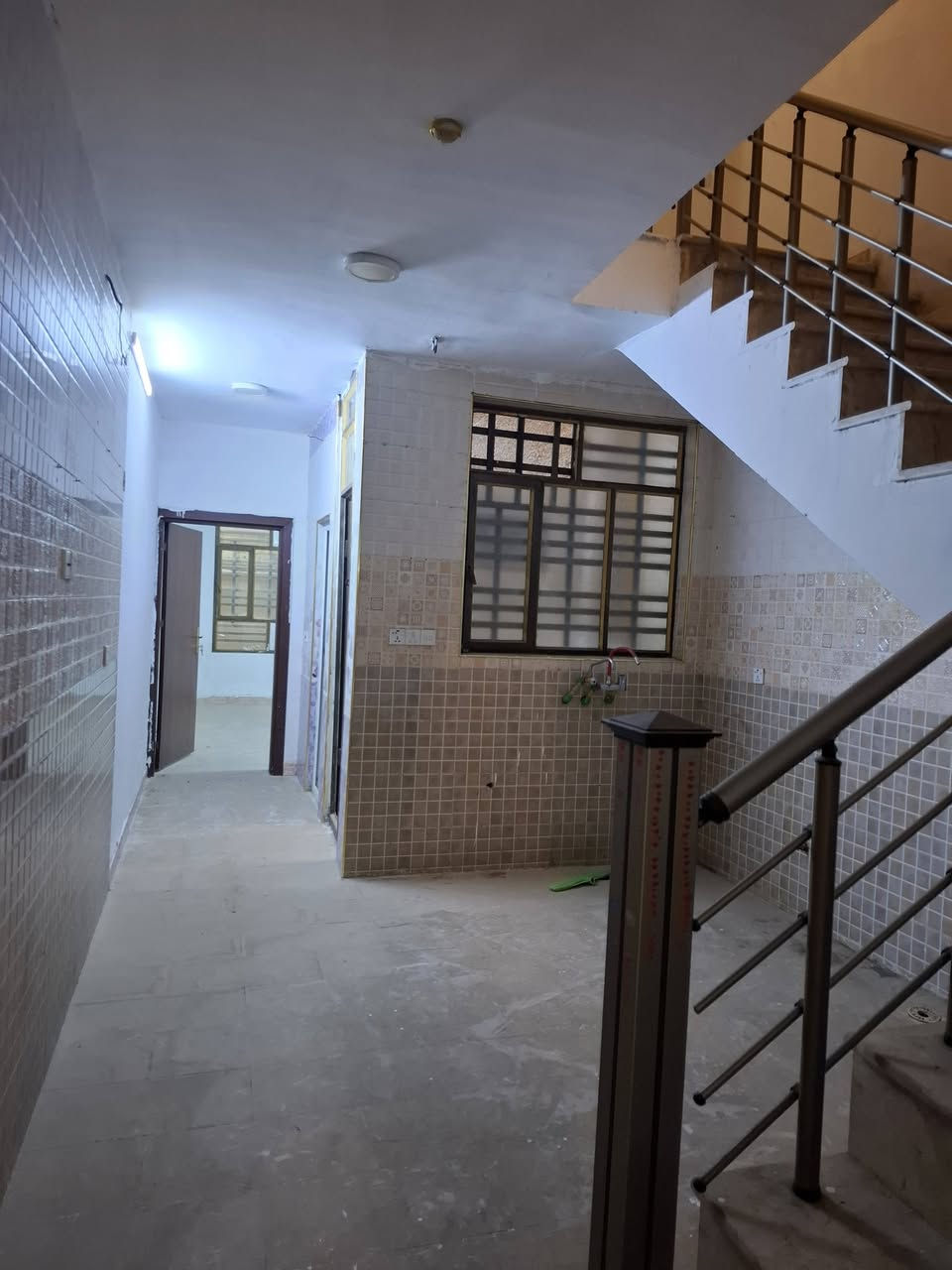 دارللبيع حي الجهاد المساحه٧٥متر يحتوى ع ٣ غرف نوم وصاله ومطبخ و٢ حمام ومنور وترك خلف البيت للاستفسار الاتصال على الرقم ***********
