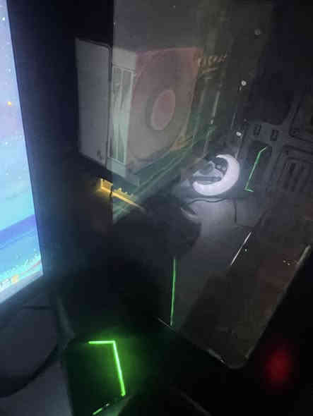 سلام عليكم ماتشتري لا توعد وما تجي 
تجميعه +شاشه +ماوس وكيبورد +سبيكر 
واصفاتها 
كارت الشاشه gtx1050ti
رامات16 G
المعالج من AMD RYZAN 5 4500
 WINDOWS 11 PRO
الشاشه 
Full hd 
144 هرتز 
حجمها 24
سعر 475 الف 
***********
