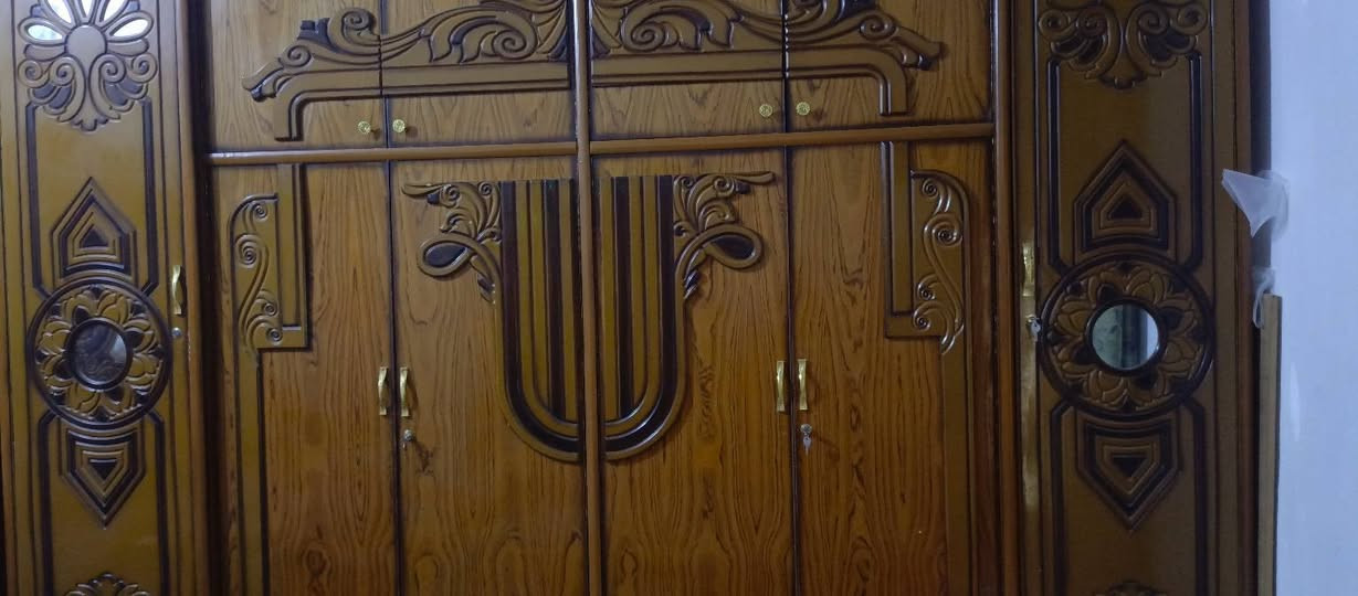 سلام عليكم غرفه خشاب للبيع بعده جديده زلغ مابيه ستوني ماخذه  سعره مليون وبيه مجال  للشراي  مكاني كوت شارع نفط ***********
