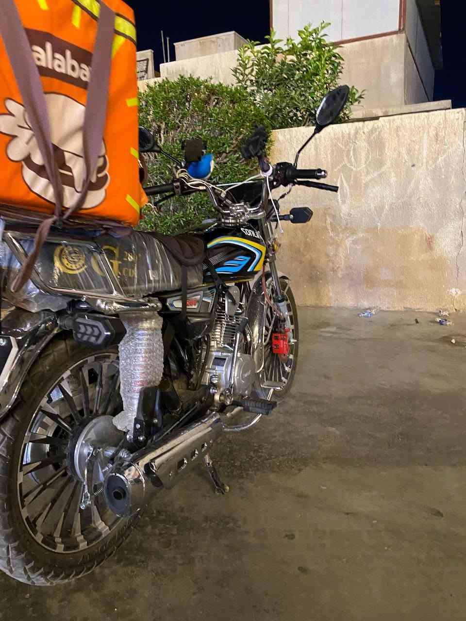 السلام عليكم دراجه سونليك موديل 26 صار شهر من نازله من لوكيل ماشيه 1500 بعدها علا حاله الوكاله زيرو مكاني بغداد دوره  ش 60 / سعر 950 وبيه مجال بسيط للشراي 
رقم *********** .
