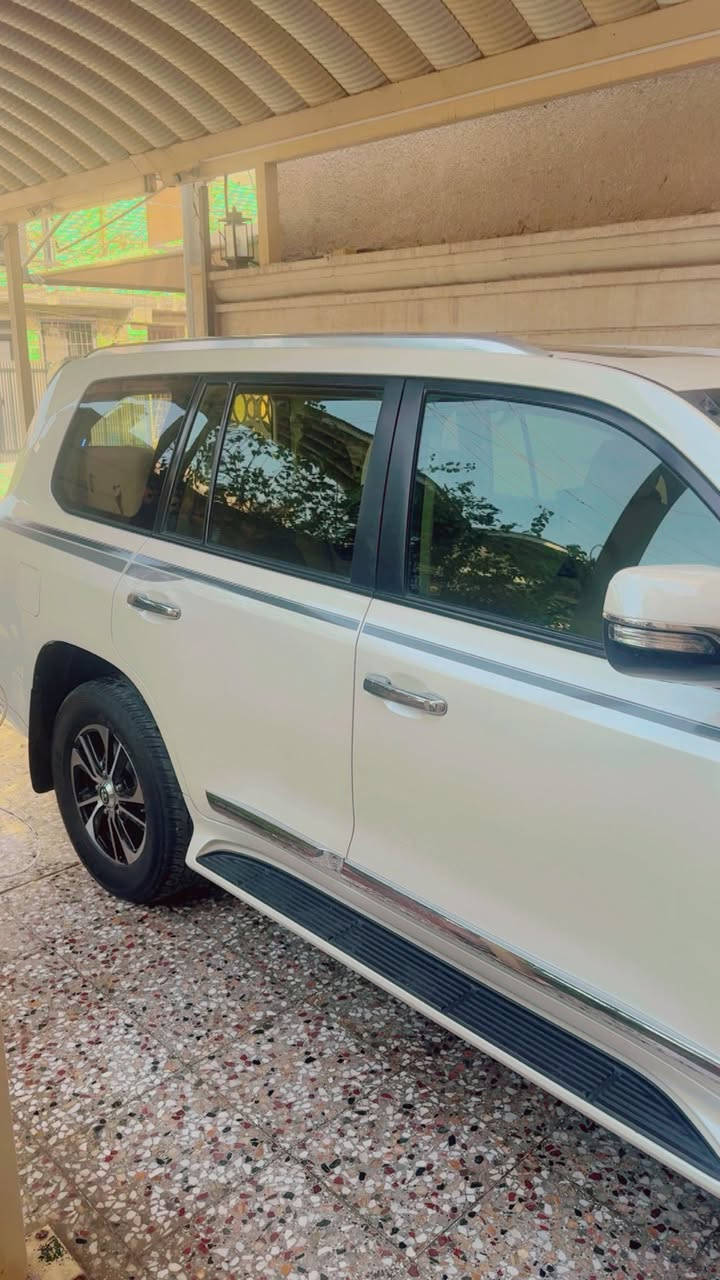 السلام عليكم لاندكروز 2018 وايت ادشن ساز باب اول
ماشيه 49 الف حقيقي السياره جديده بمعنى الكلمه 

مكفوله من الضرر والصبغ فقط بارد بسيط بالباب وره

السايق السياره فوول دبل ماوس شاحن 8ايرباك 

3شاشات دبل كرسي كهرباء تشغيل عن بعد حساس

امامي خلفي اخوان السياره بدون شخوط بدون رصعات

بالحقيقه احلى من الصوره رقم بغداد تحويل ثاني يوم السعر
50 الف   وبيه مجال للمشتري تشوف السياره وتقتنع

وبيك خير وتدلل مكاني بغداد حي العدل رقم *********** 

ومن الله التوفيق❤️
