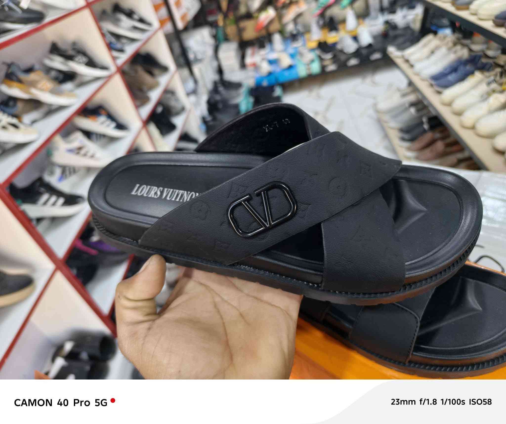 توفر براند لويس فيتون
والهرمز هم توفر القياسات من ٤٠ ل ٤٥


**إذا كنت صاحب هذا الإعلان وتريد حذفه لأي سبب، رجاءا أرسل رسالة إلى الدعم الفني**