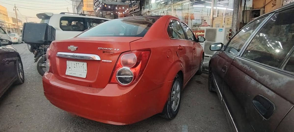 سلام عليكم 
شوفرليت سونك موديل ٢٠١٢ 
مكينه ١٤٠٠ تيربوا بيها صوت رواجز بس اول ما تشغل سياره  ابيعلك مكينه مستويه  
  تبريد شغال وجاهز  حداديه خير من الله  
 بيها طخات بسيطه يرادلها شوي ترتيب  
رقم نجف  سنوية  ساقطة "باسمي" اتعهد بنقل ملكية وغرامات وتجديد سنوية   
سعر ٥٥وبيها مجال بسيط


**إذا كنت صاحب هذا الإعلان وتريد حذفه لأي سبب، رجاءا أرسل رسالة إلى الدعم الفني**