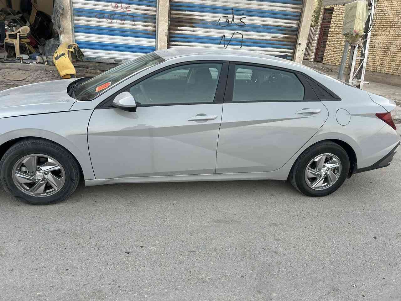 السلام عليك  سياره انترا للبيع وارد أمريكي ضرر جاملغ أمريكي دخول جديد اقل الشهر موديل ٢٠٢٤ ماشيه ١٨٠٠ سياره حره بدون رقم باسمي مكان السياره كوت مركز المدينه بيع أو مراوس حسب القناعه السعر ١٥٢وبيها مجال بسيط مامتواجد ع الفيس  رقم الهاتف ***********
