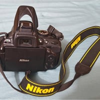 📸 للبيع كاميرا Nikon D5200 بحالة ممتازة ✅ دقة 24.1MP ✅ تصوير فيديو Ful...