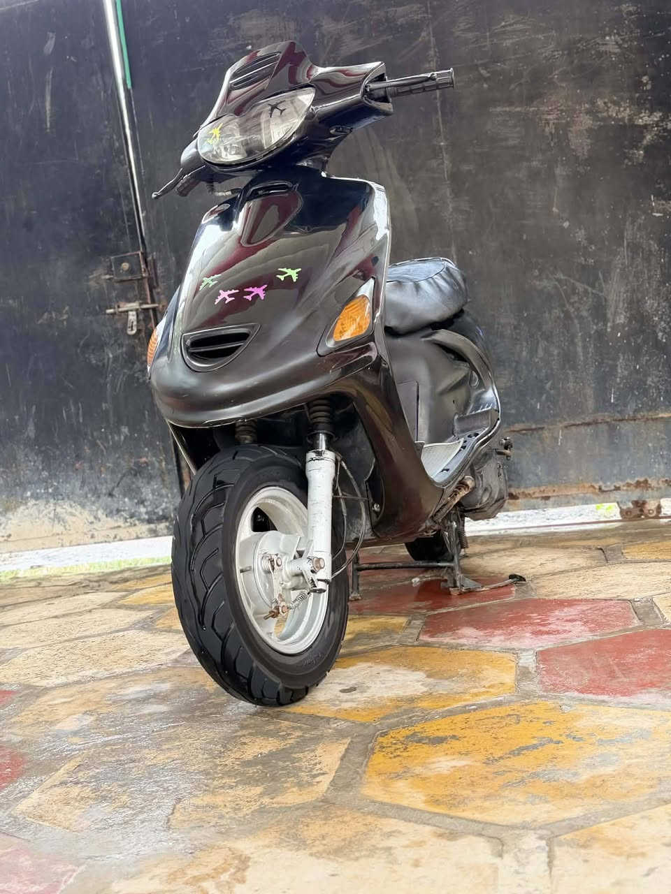 السلام عليكم 
دراجة فراشة للبيع 
الدراجة كاملة كل نقص مابيها 
كلوبات لد 
اشاير قفل ستيرن قفل جنطة كلهن شغلات 
محرك مكفول من الفتح 
السعر 550 وبيه مجال 
العنوان بابل محاويل 
للستفسار 
***********
