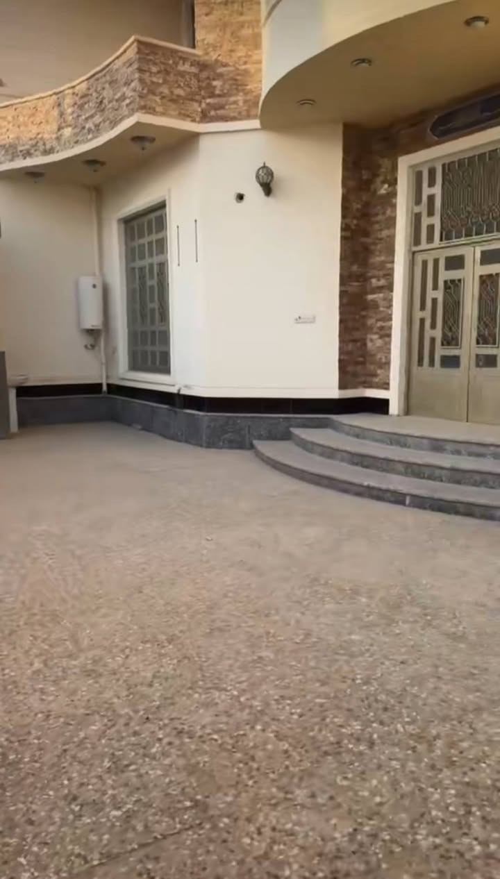 يوجد بيت للايجار في منطقه الشعله ١٣٠ متر طابقين ٣ غرف نوم استقبال ومطبخ وحمامات طابقين للتواصل خاص او واتساب ***********
