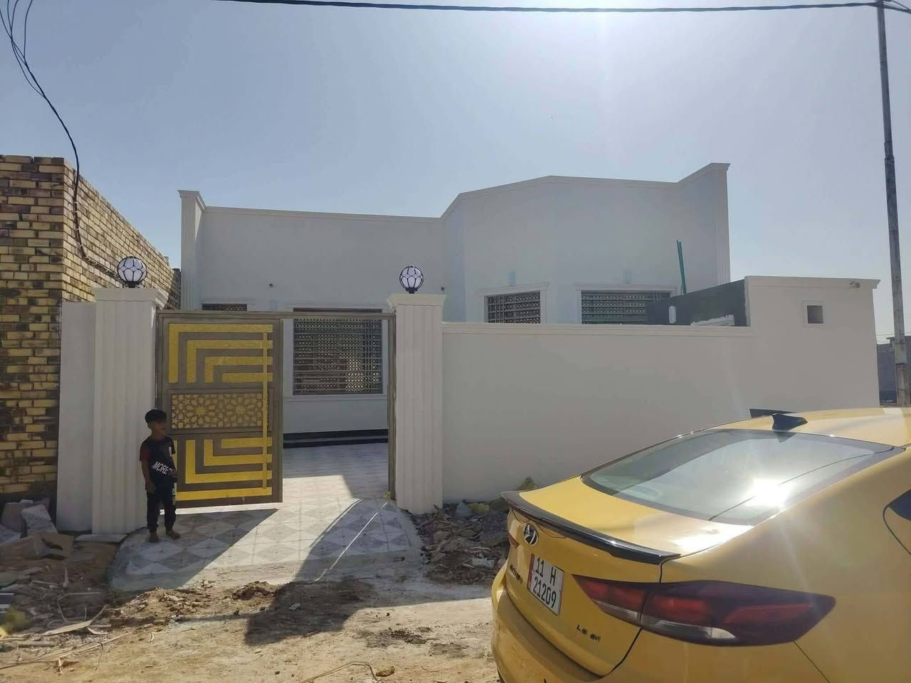 بيت للبيع مساحه 220م خلف الامارات الزيتون مجمع عزيز شريف خدمات تبليط ارصفه ماي كهربا اناره ليليه.  ***********

