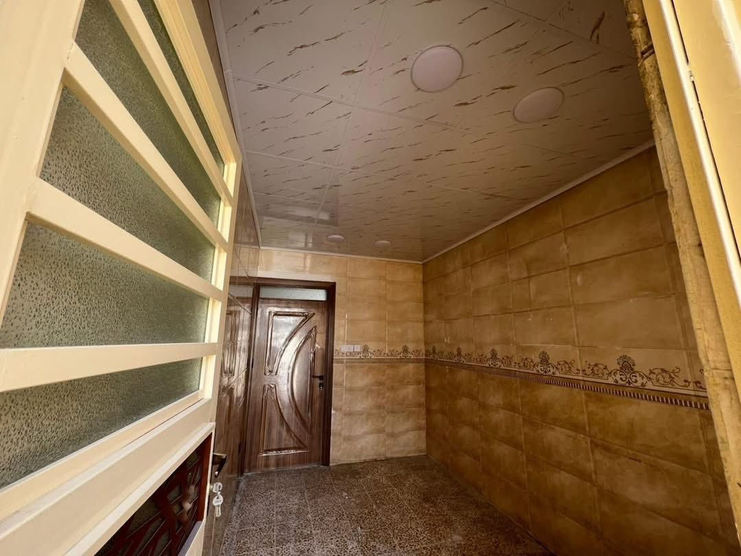🏡 دار للبيع –لدى مكتب التطوير  

📍 الموقع: حي الميثاق 
📍المربع الذهبي قرب جامع البر الرحيم
📐 المساحة: 127متر (واجهة .6.250م × عمق 20م)
❗️بناء الدار 2017 
مواصفات الدار:

🔹 طابق ونص
 • الطابق الأول: غرف + هول + استقبال + صحيات داخلية وخارجية
 • الطابق الثاني:  غرف نوم + هول + وسطح ناصي
📑 الملكية: سند طابو الزهور
تحويل مباشر من الشرعي🫆🔁

للاستفسار اكثر مراجعة مكتب التطوير للعقار سايدين الميثاق مقابل مطعم رائدر بدر وقرب جامع لا إله إلا الله 
اوالاتصال على الارقام التالية🔸
*********** واتس + فايبر
‏*********** واتس + فايبر 
*********** واتس + فايبر
 ***********  واتس + فايبر
#عقارات #الموصل  #مكتب  #التطوير #العراق #دار #سكني  #تجاري #الميثاق #اكسبلور #بيع #شراء #ايجار
