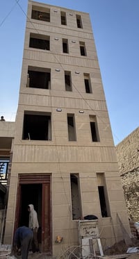 زيونه ٧١٠ بنايه حديثه للبيع مساحه ١٠٠ متر جبهه ٥ ونزال ٢٠ خمس طوابق تح...