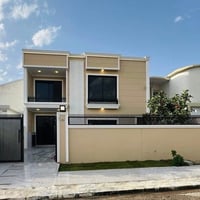بيت طابقين • ٢٠٠م • ٤ غرف