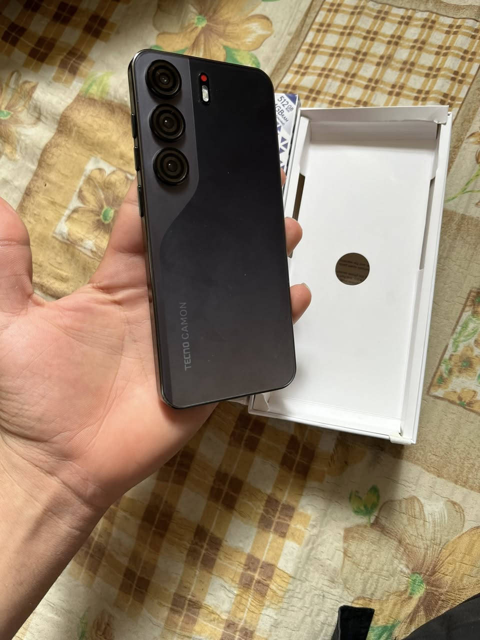 للبيع
للبيع 
حبايب ماعرف بيهن كلشي مكتوب عل كارتون 
وجهاز بلادي ممستخدم مدري مستخدم سبوع 
المهم للبيع سعر 90 الف 
***********
