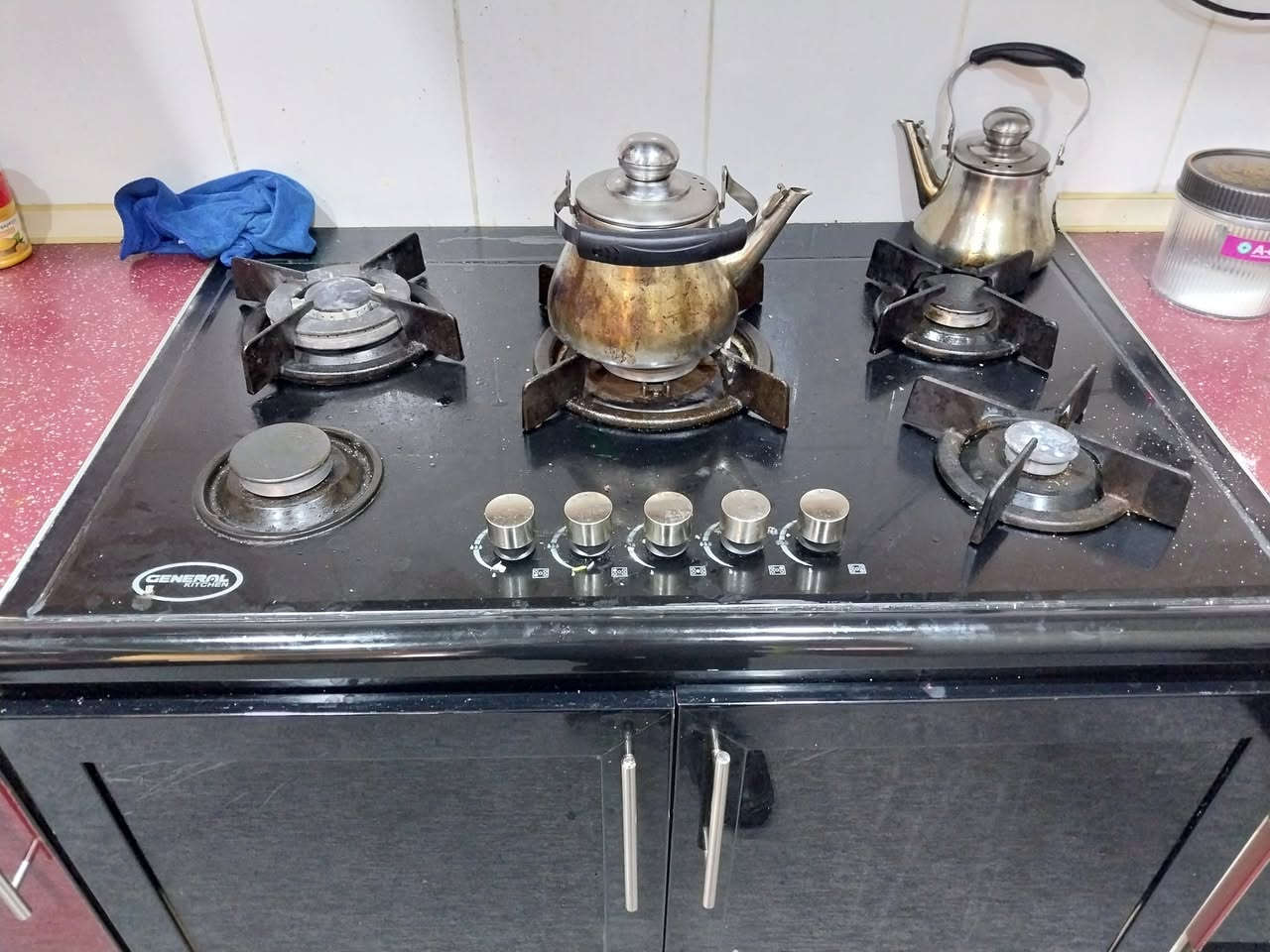 كاونتر خشب مع سنك و طباخ و مرشحة ٨ امتار
سعر : ٣٠٠ الف.            مكان السليمانية 
________ 
كاونترى ته خته له گه ل سنک و ته باخ و موره شه ح 
نرخ : ٣٠٠ هه زار.       شوین سلیمانی 
***********
