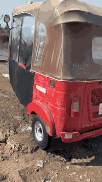 بيه ضربه بين الغوده ضربه خفيفه والباقي كفاله
مكاني سوق الشيوخ  *********** 
سعر 8و300 وبيه مجال حك جيه
