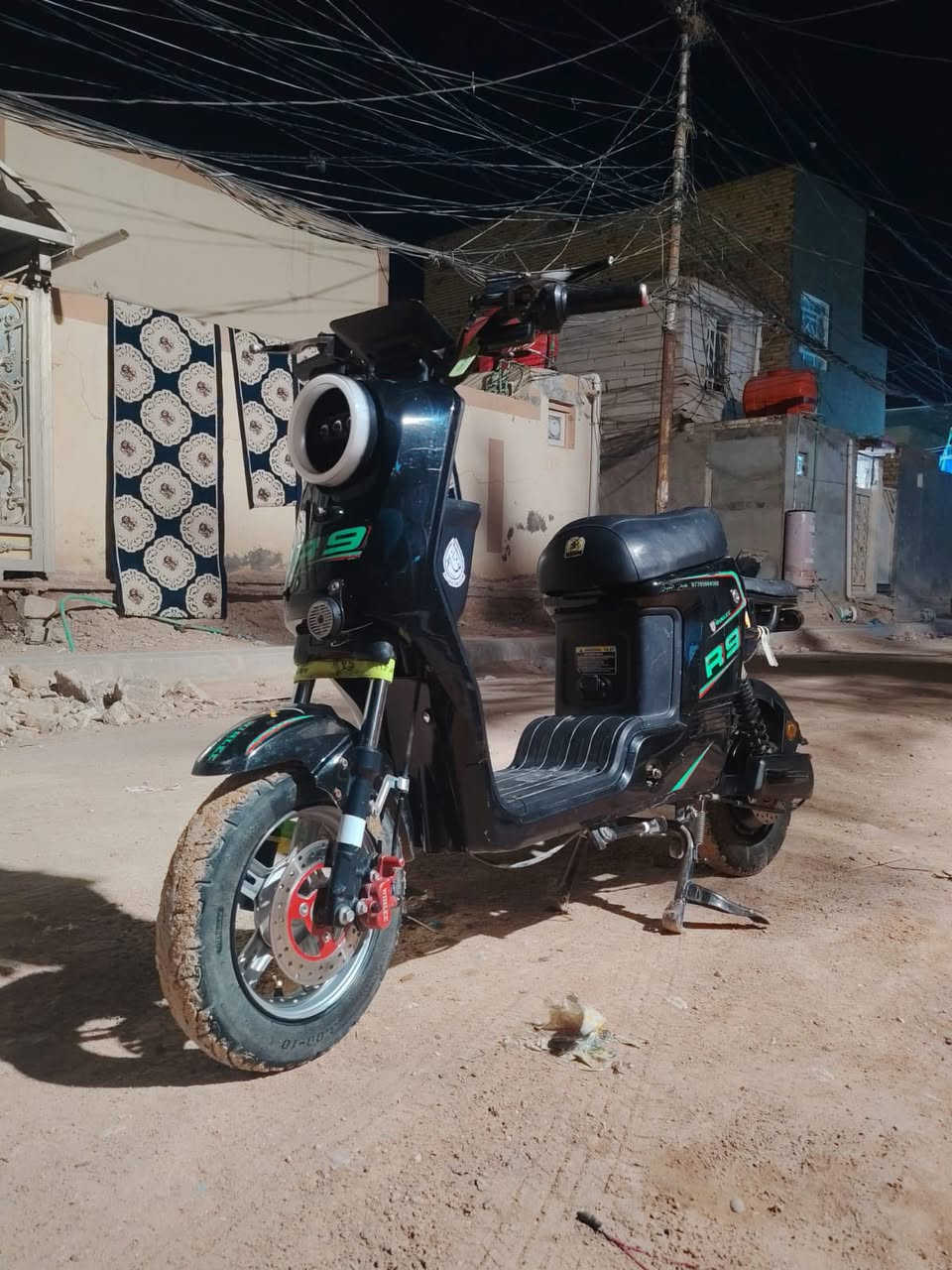 سلام عليكم
دراجه شحن للبيع
R92025
خمس بطاريات صغار
وكيل حيدر النيار
نوع ولي
بلاتوث
لايت عالي ناصي 
اشاير
شاشه تاب تضهر لك العطل
مكاني نجف حولي ميلاد 
للستفسار***********
السعر ٣٧٥ وبيها مجال
