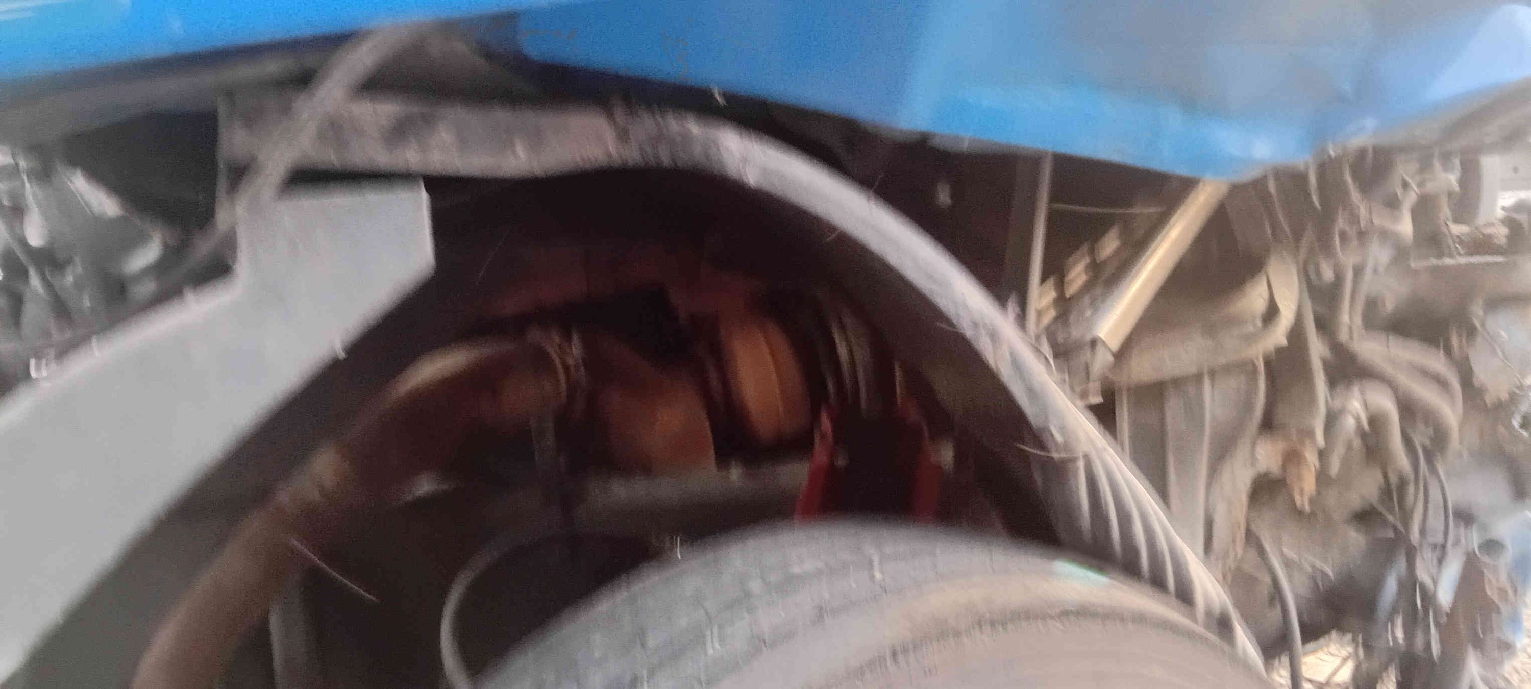 السلام عليكم للبيع فالفو موديل ٢٠٠٢ بدون رقم السعر ٥٥$ورقه وبيه مجال *********** بغداد جرف النداف معرض ابن المدائن
